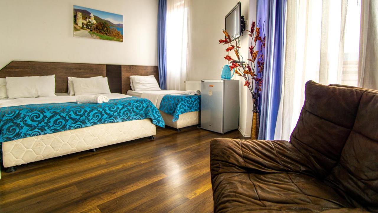 AIA Hotel Tbilisi Buitenkant foto