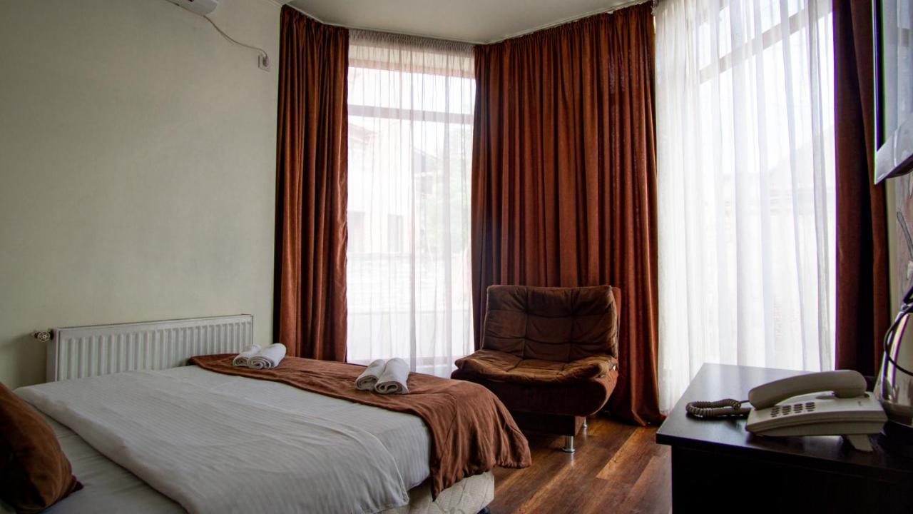 AIA Hotel Tbilisi Buitenkant foto