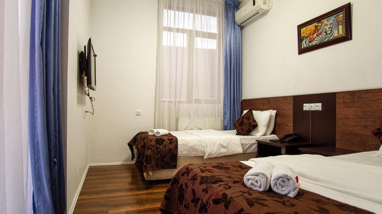 AIA Hotel Tbilisi Buitenkant foto
