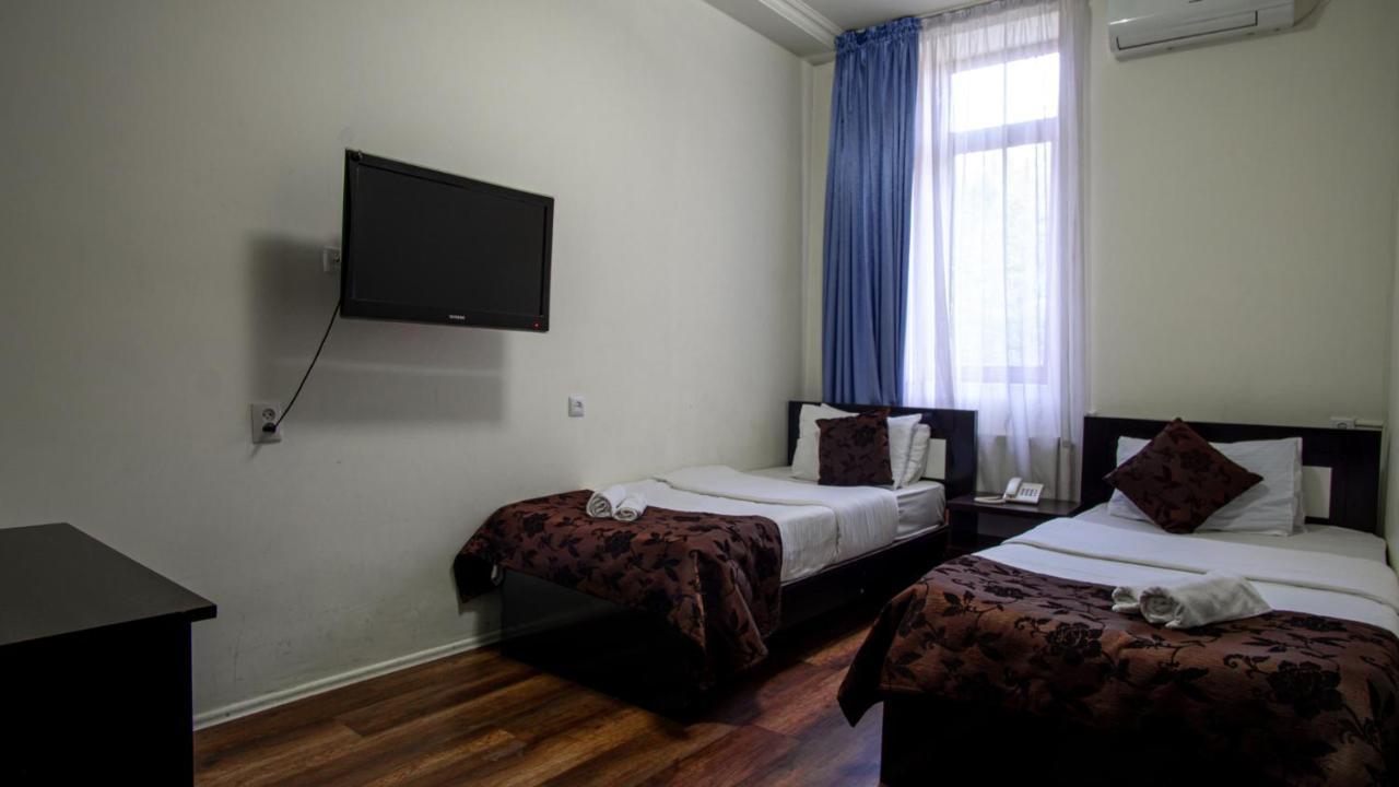 AIA Hotel Tbilisi Buitenkant foto