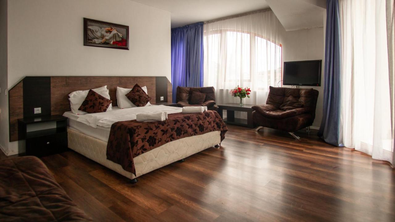 AIA Hotel Tbilisi Buitenkant foto