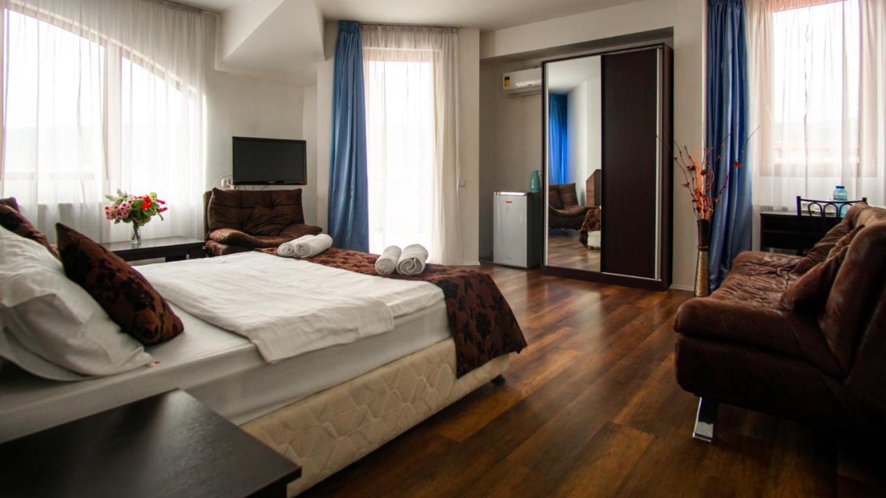 AIA Hotel Tbilisi Buitenkant foto