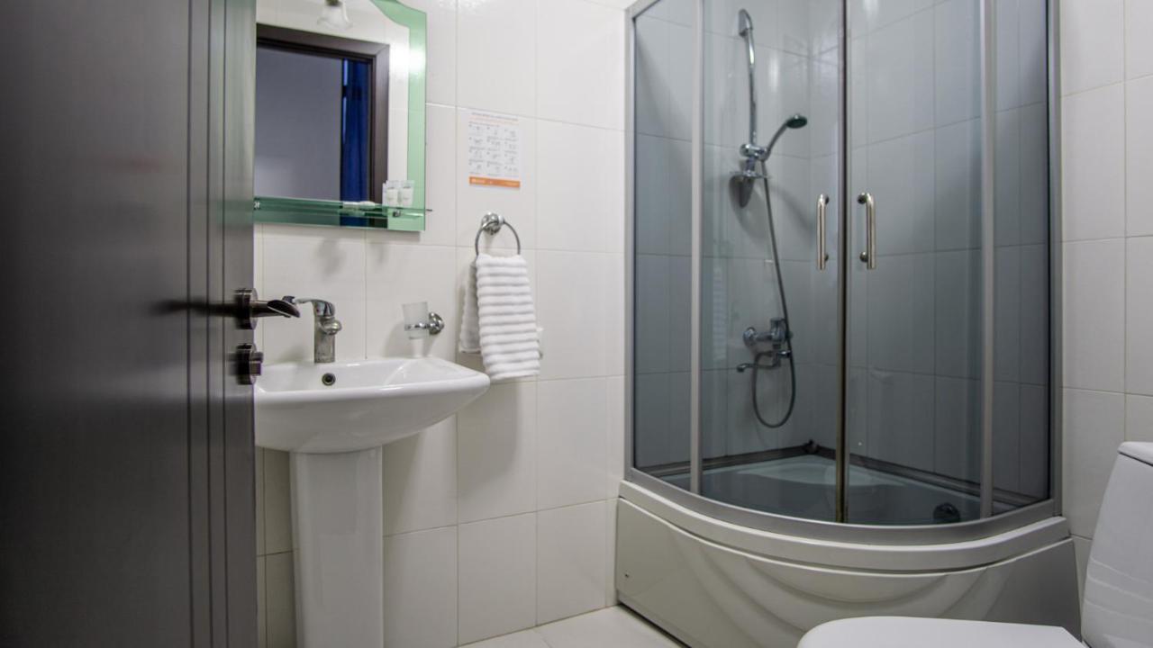 AIA Hotel Tbilisi Buitenkant foto