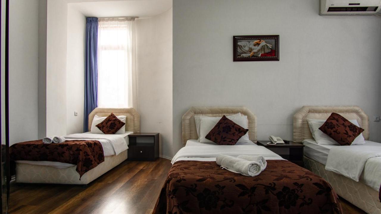 AIA Hotel Tbilisi Buitenkant foto