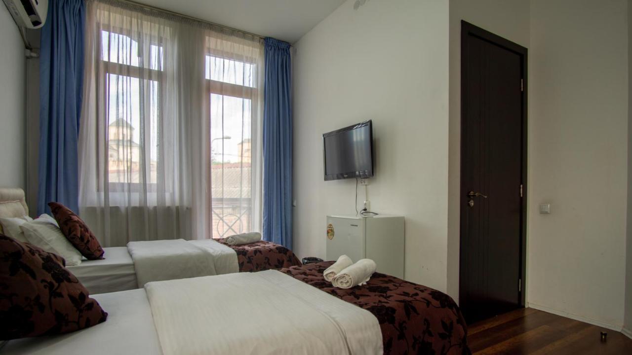 AIA Hotel Tbilisi Buitenkant foto