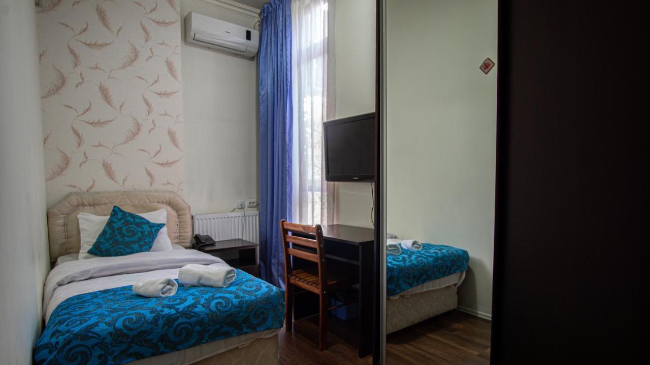 AIA Hotel Tbilisi Buitenkant foto