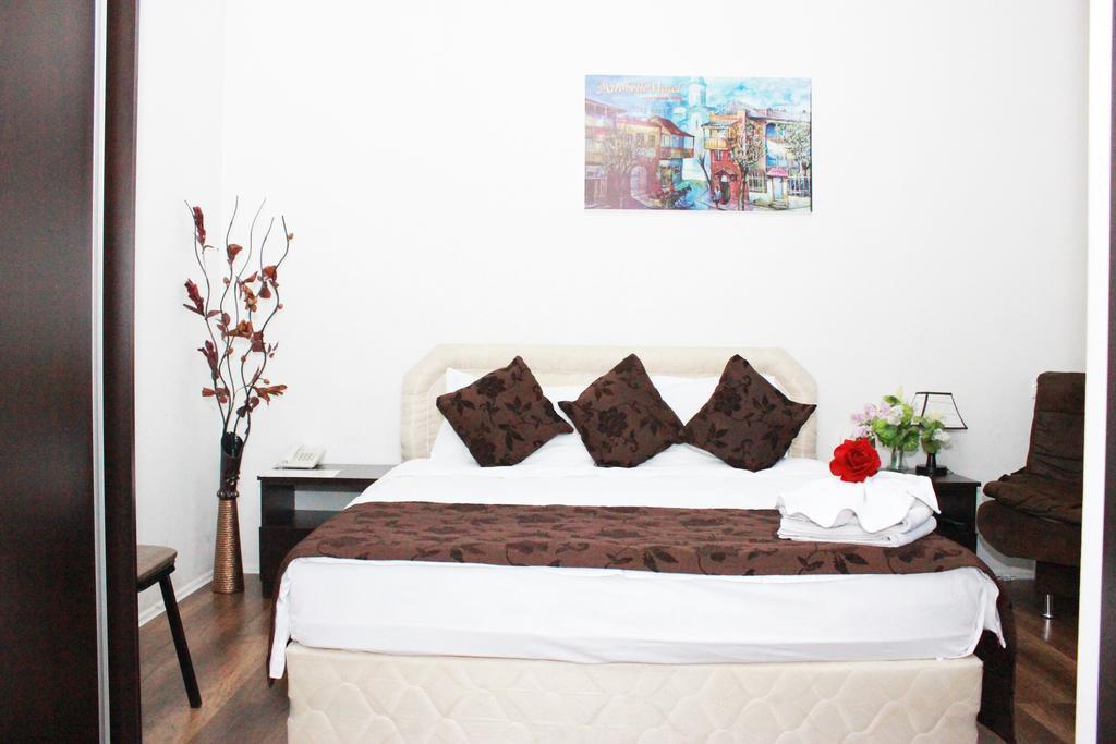 AIA Hotel Tbilisi Buitenkant foto