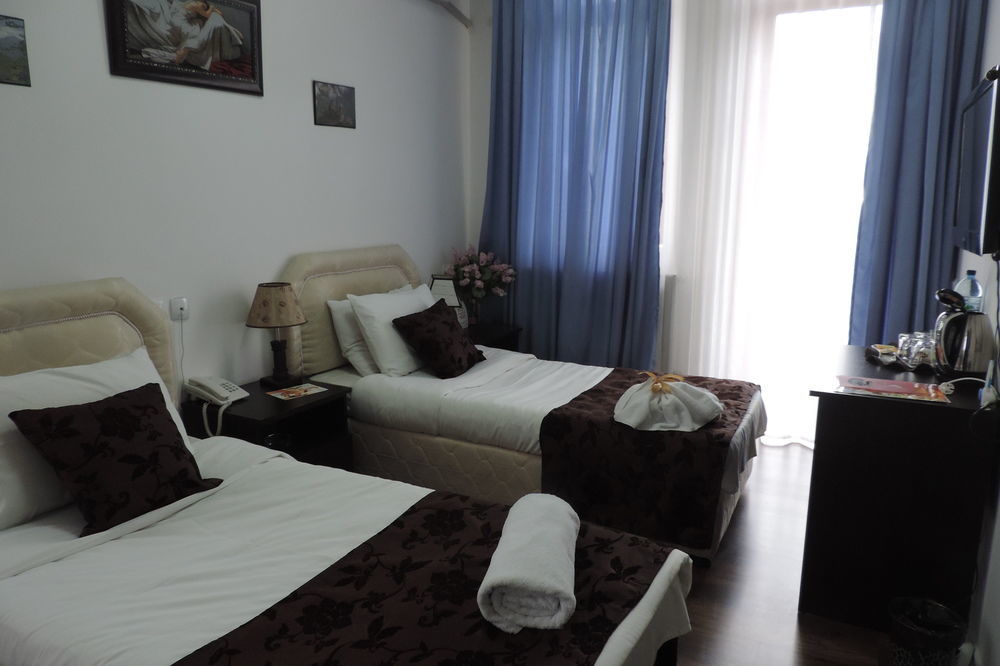 AIA Hotel Tbilisi Buitenkant foto