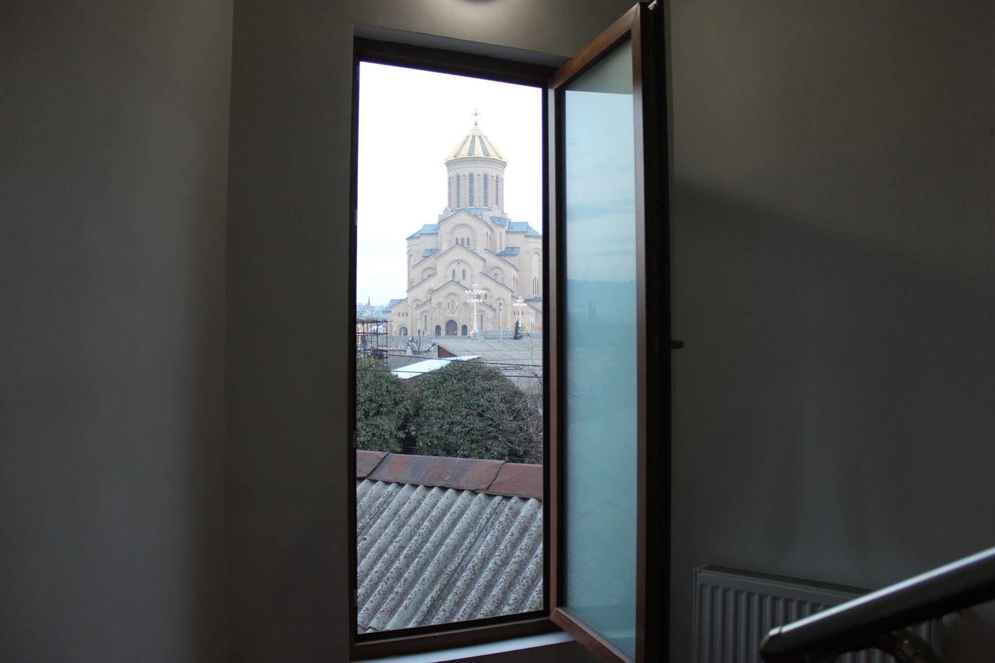 AIA Hotel Tbilisi Buitenkant foto