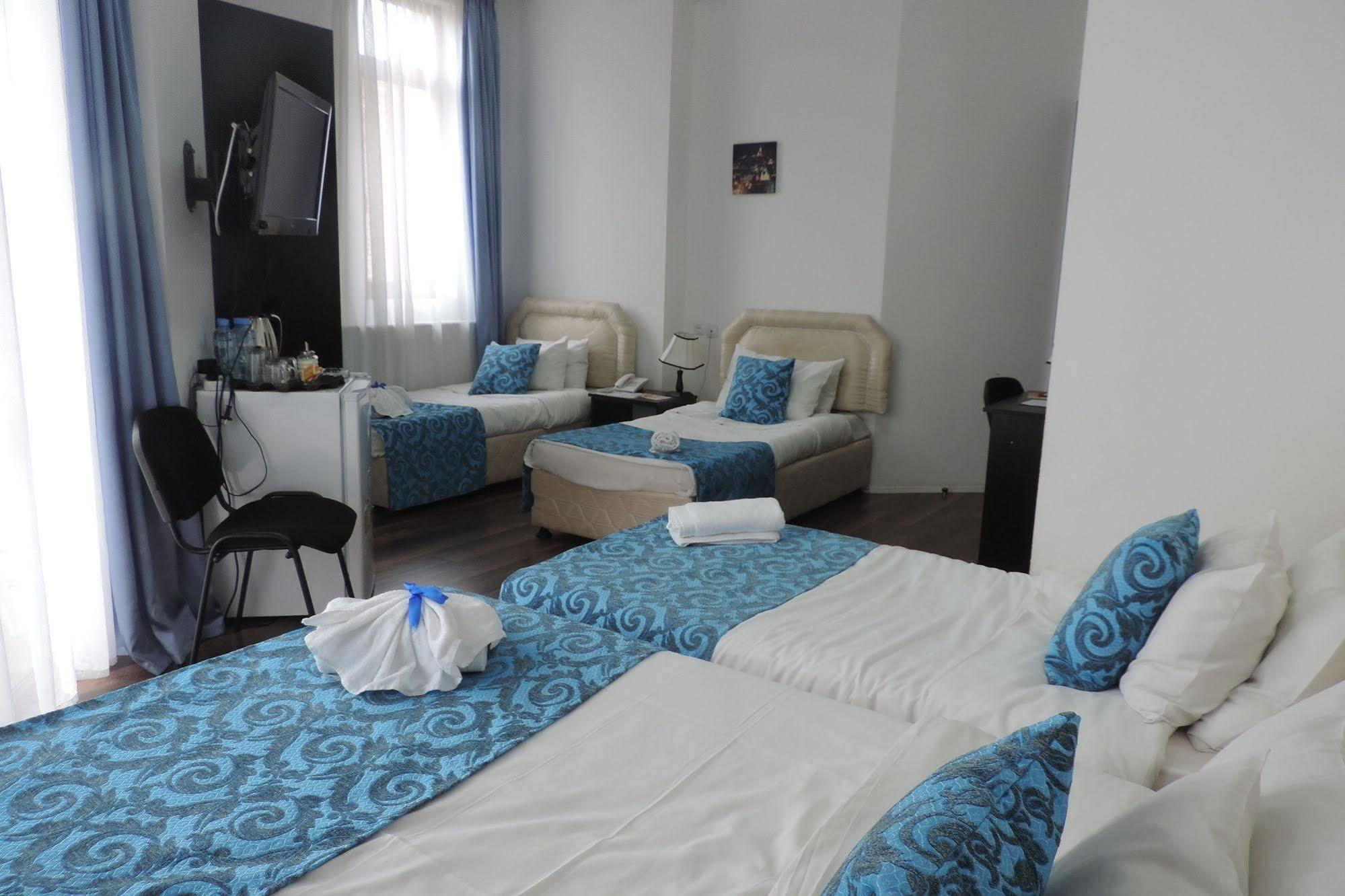 AIA Hotel Tbilisi Buitenkant foto