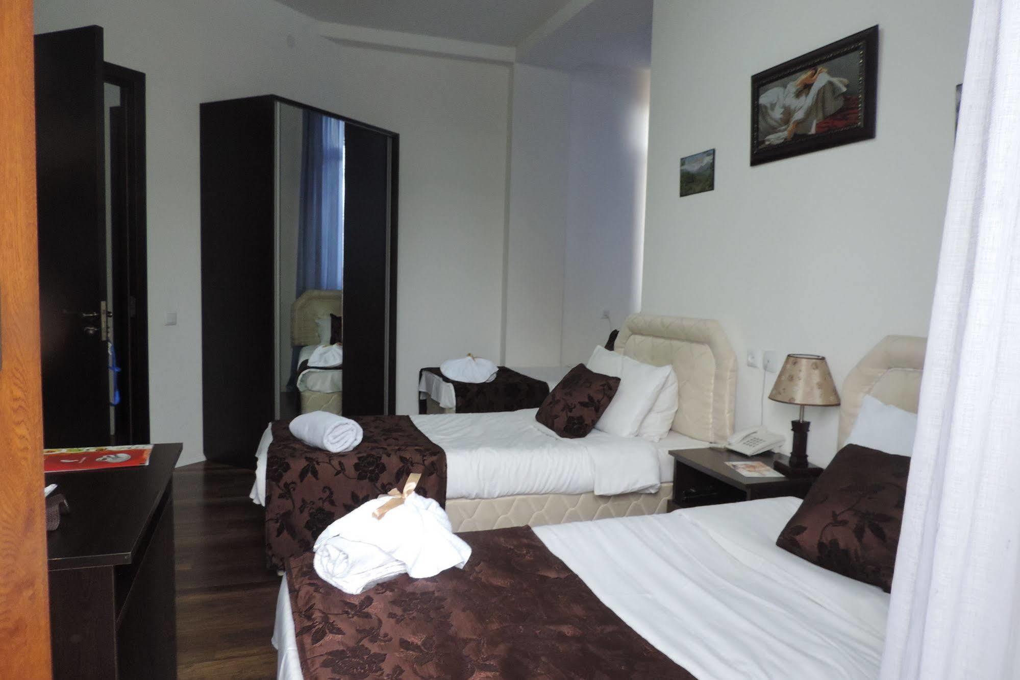 AIA Hotel Tbilisi Buitenkant foto