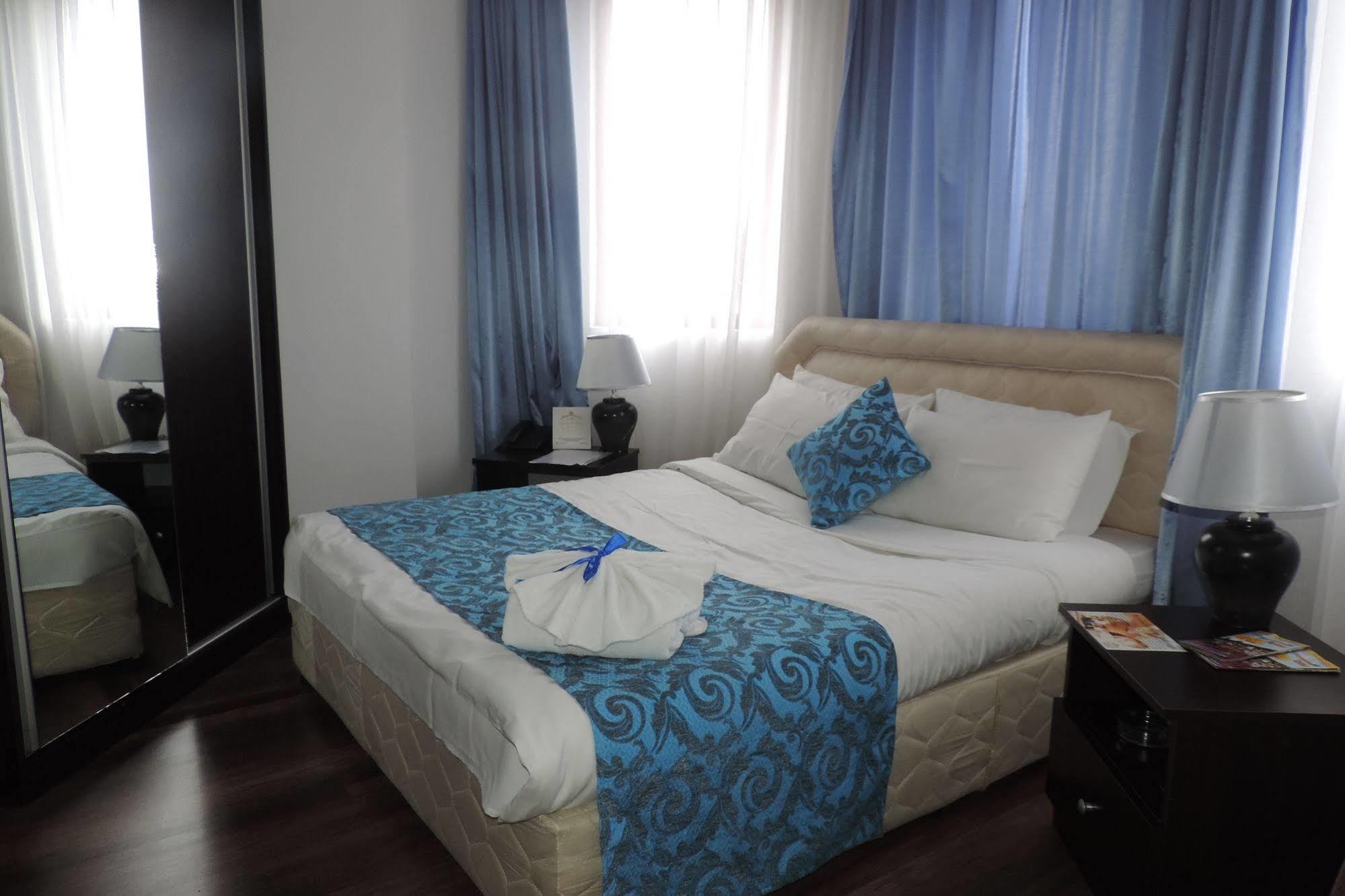 AIA Hotel Tbilisi Buitenkant foto