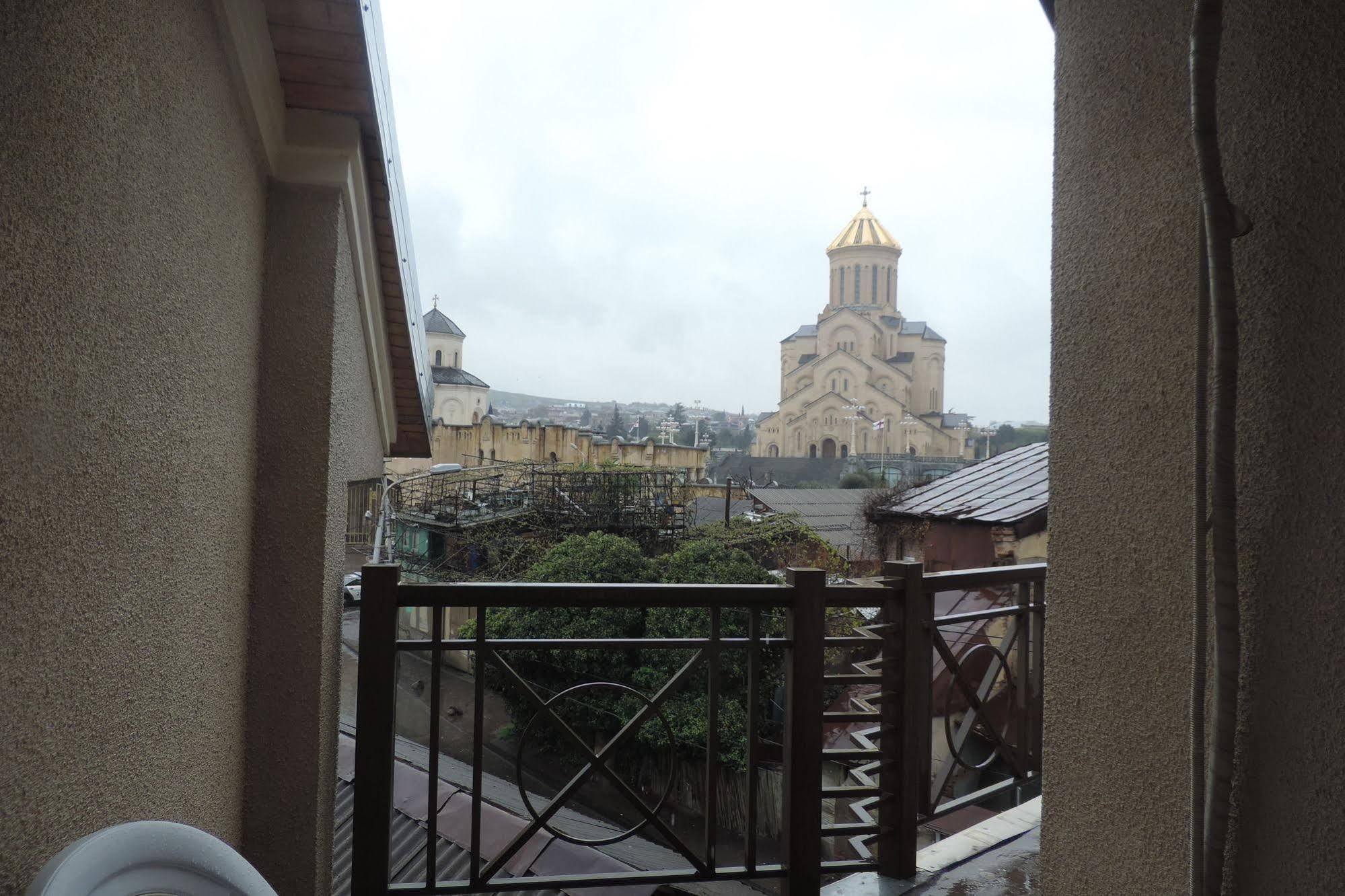 AIA Hotel Tbilisi Buitenkant foto